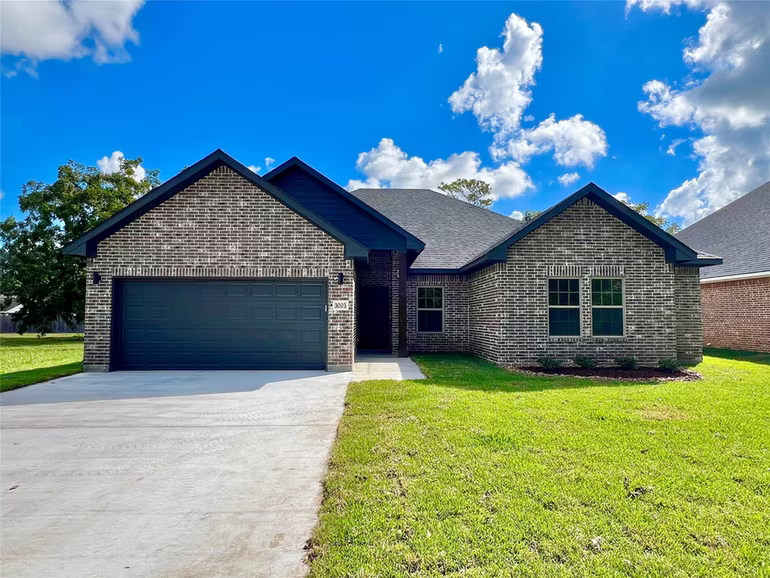 Photo of 1003 S Anderson Street, Angleton, TX