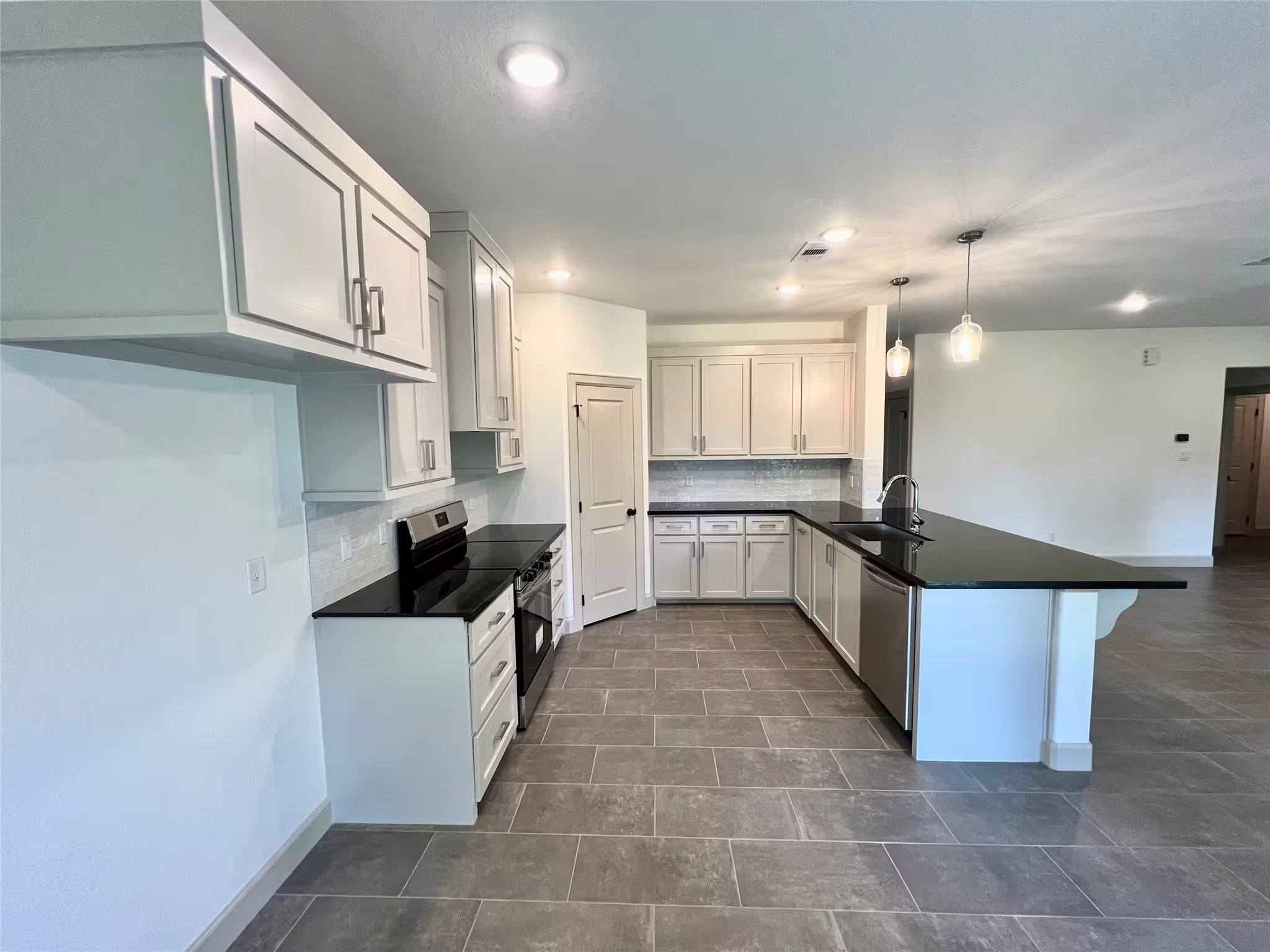 Photo 6 of 1003 S Anderson Street, Angleton, TX