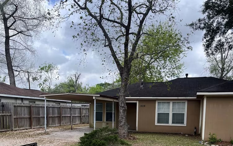 Photo 2 of 828 N Chenango Street, Angleton, TX