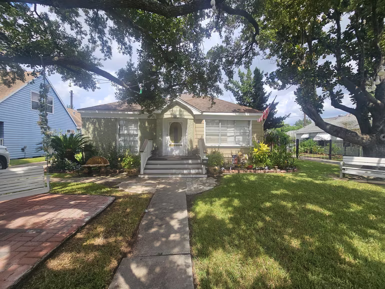 Photo of 6427 Pinehurst Drive, Houston, TX 77023