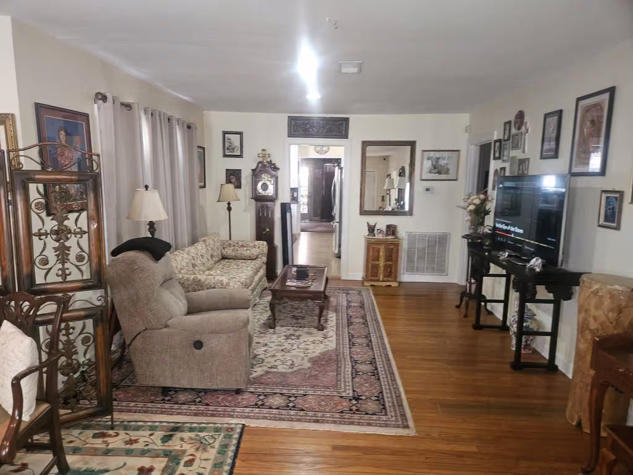 Photo 4 of 6427 Pinehurst Drive, Houston, TX