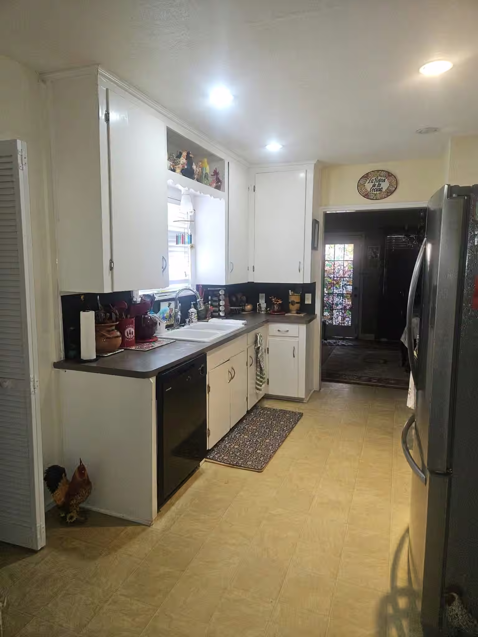 Photo 5 of 6427 Pinehurst Drive, Houston, TX