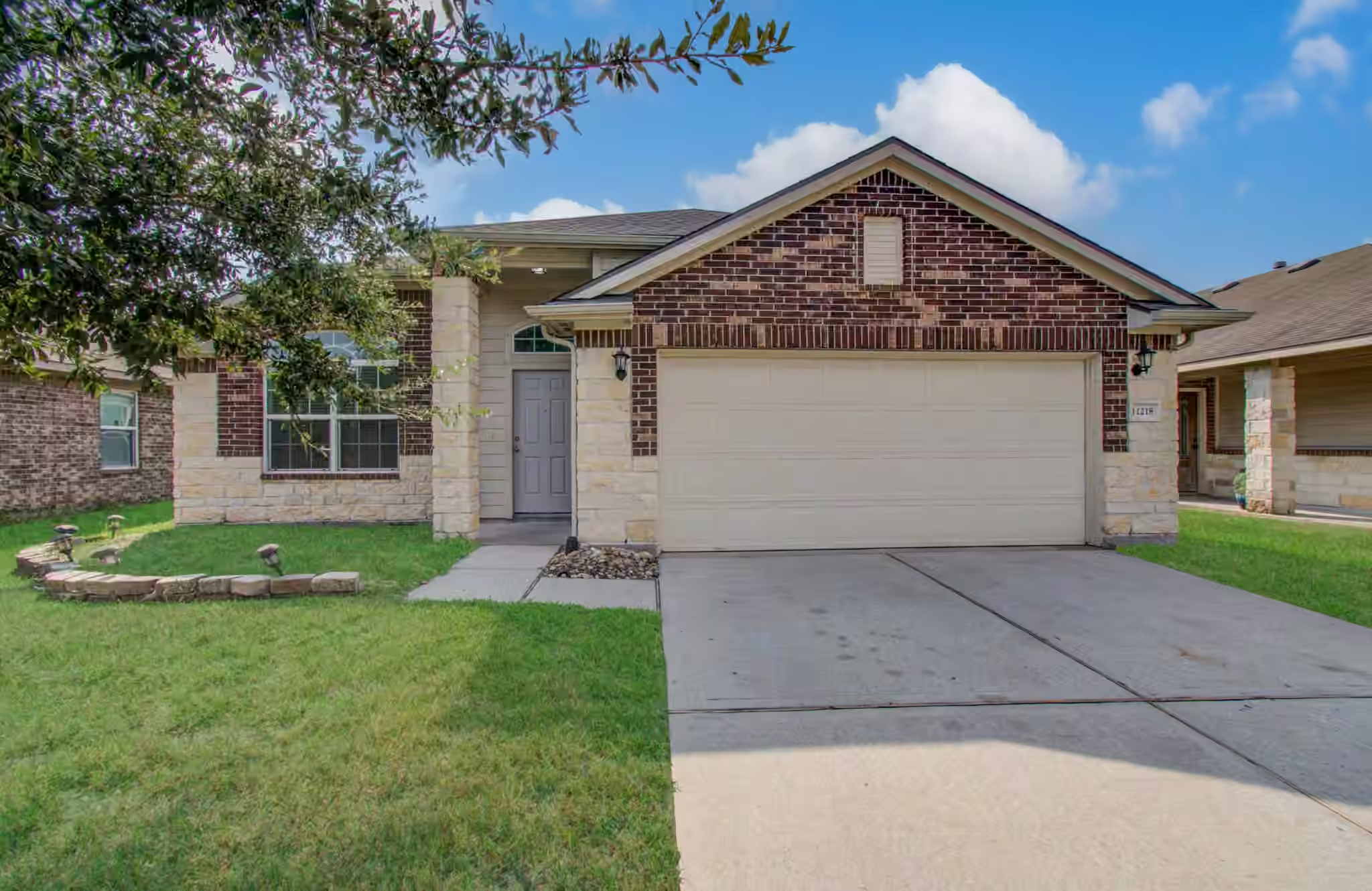 Photo 2 of 11218 Royal Sands Court, Houston, TX