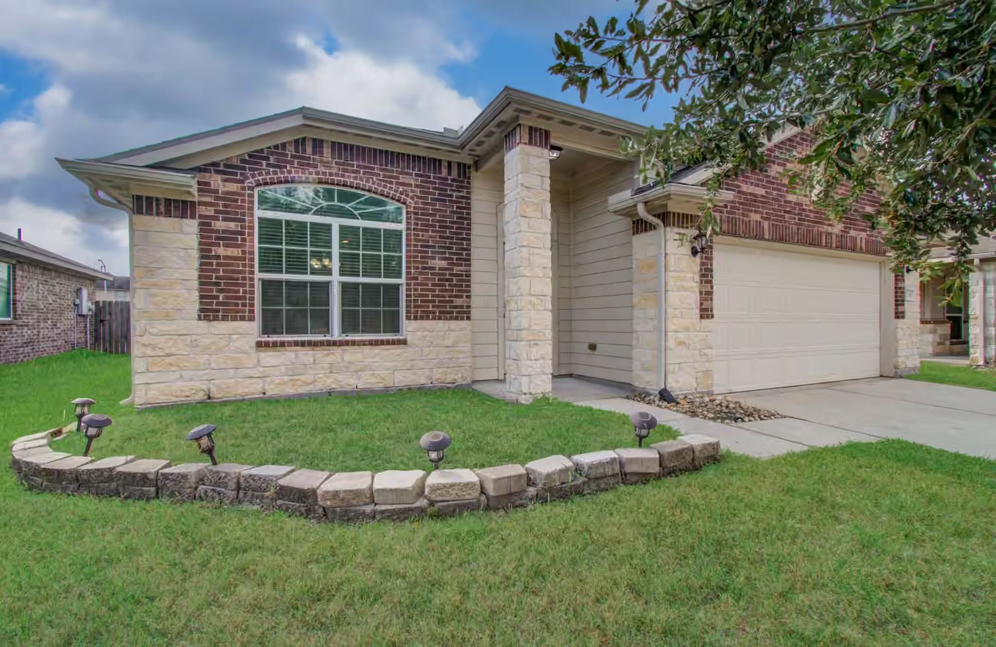 Photo 3 of 11218 Royal Sands Court, Houston, TX