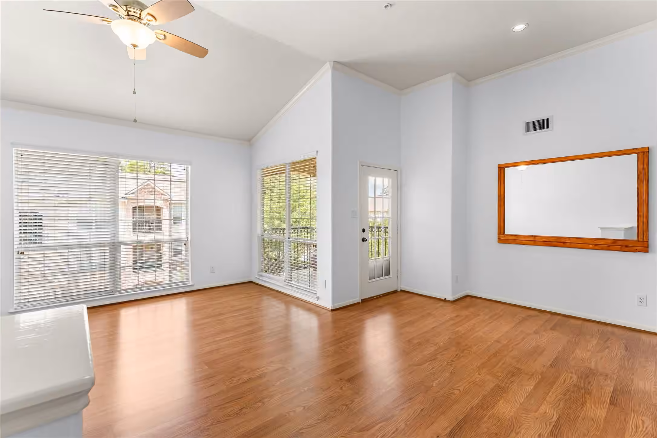Photo 3 of 6607 Lake Woodlands Drive 431, The Woodlands, TX