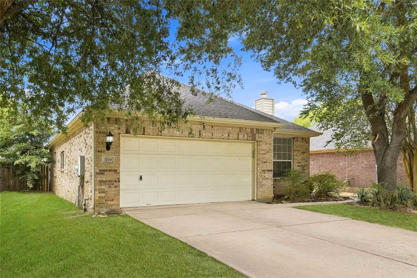 Photo 3 of 3719 Nichols Avenue, Dickinson, TX