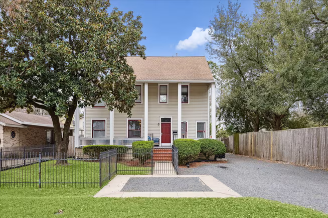 Photo 3 of 240 W 23rd Street, Houston, TX