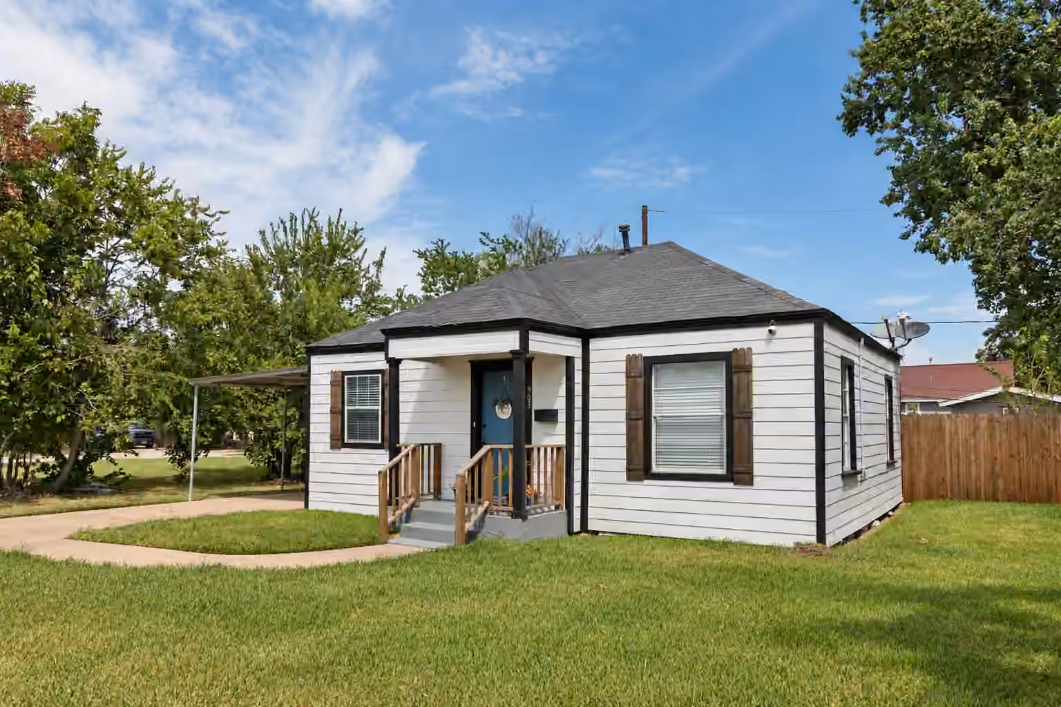 Photo 2 of 903 Willow Street, Pasadena, TX