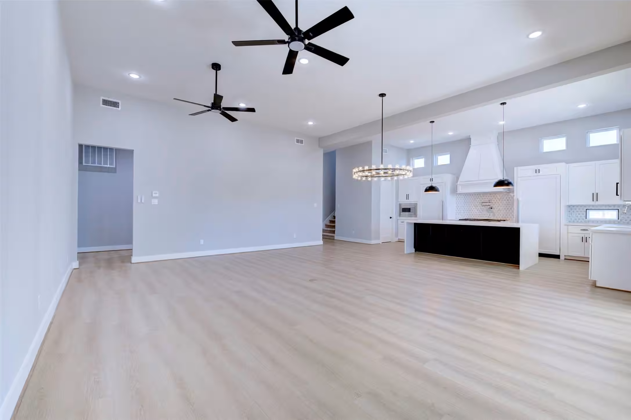 Photo 4 of 637 Bay Vista Drive, Seabrook, TX