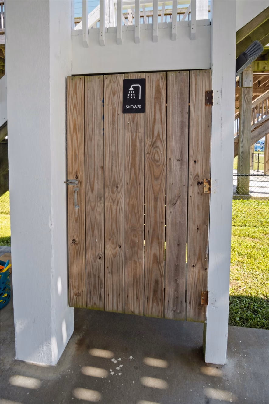 Photo 6 of 962 Meynig Drive, Crystal Beach, TX