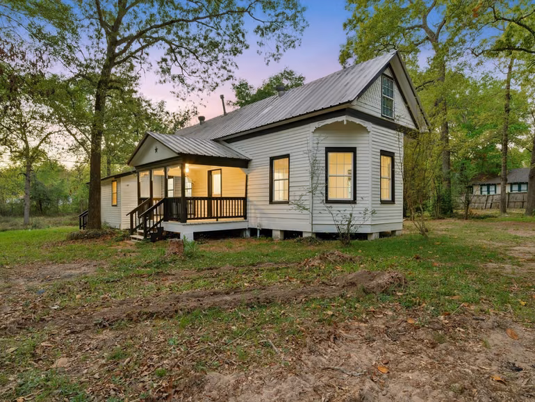 Photo 2 of 16958 Cedar Road, Plantersville, TX