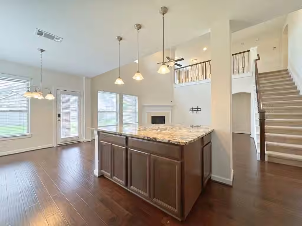 Photo 2 of 2514 Deerwood Heights Lane, Manvel, TX