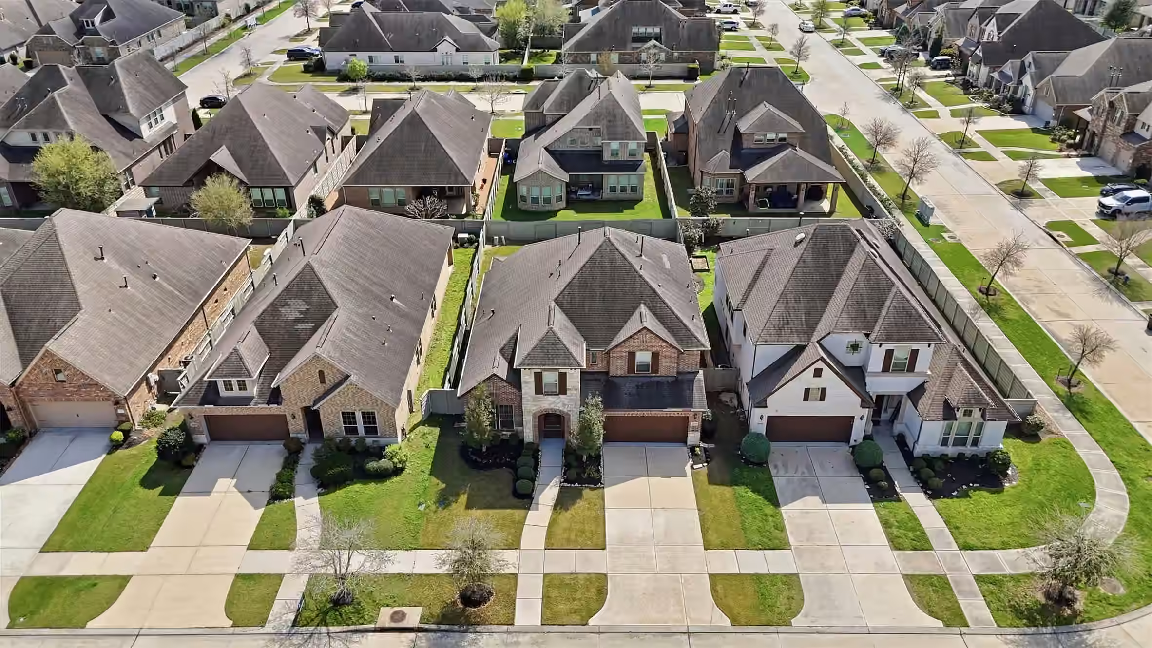Photo 4 of 2514 Deerwood Heights Lane, Manvel, TX