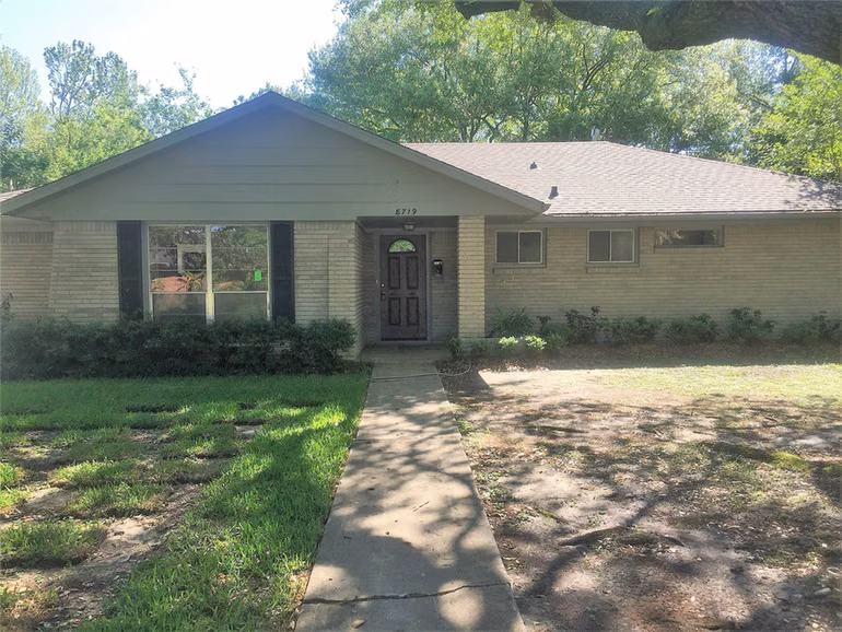 Photo of 8719 Manhattan Drive, Houston, TX 77096