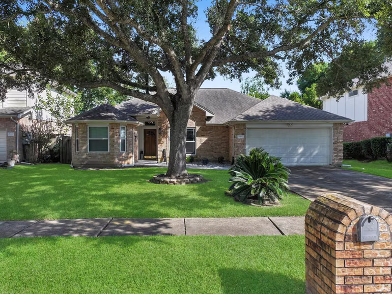 Photo 2 of 11401 30th Avenue N, Texas City, TX