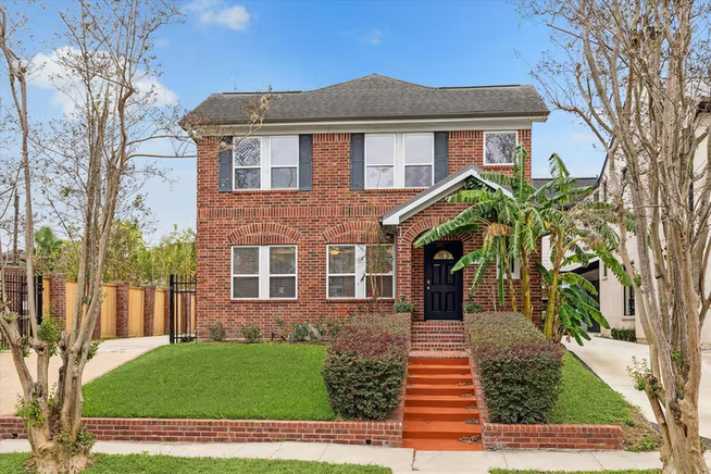 Photo 2 of 1909 W Lamar Street, Houston, TX