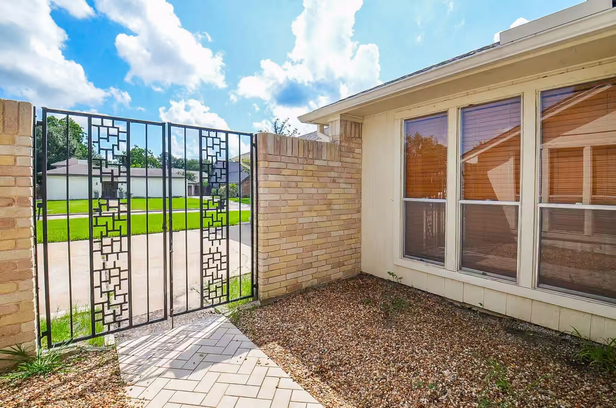 Photo 6 of 3022 Cypress Point Drive, Missouri City, TX