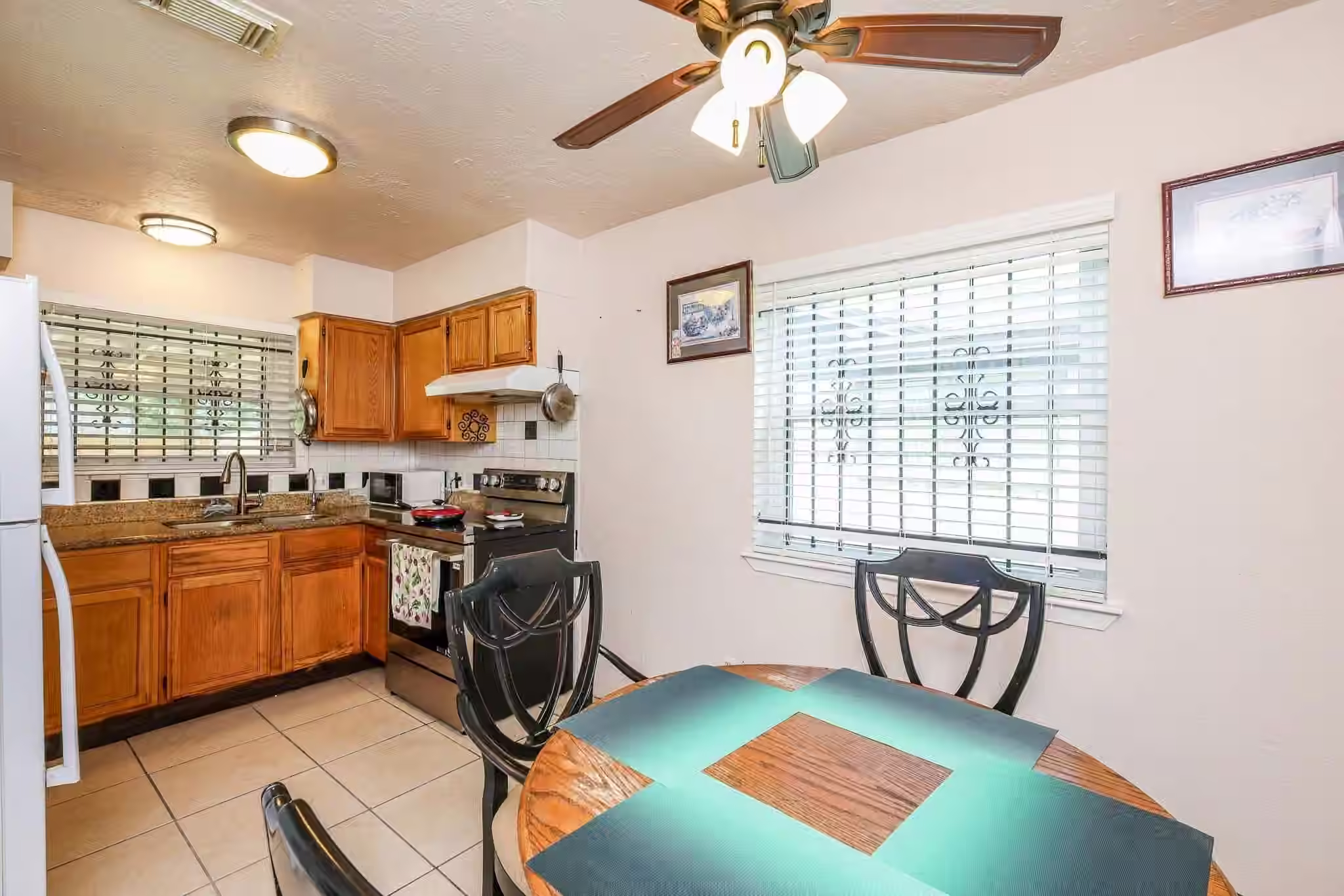 Photo 5 of 5146 Court Road, Houston, TX