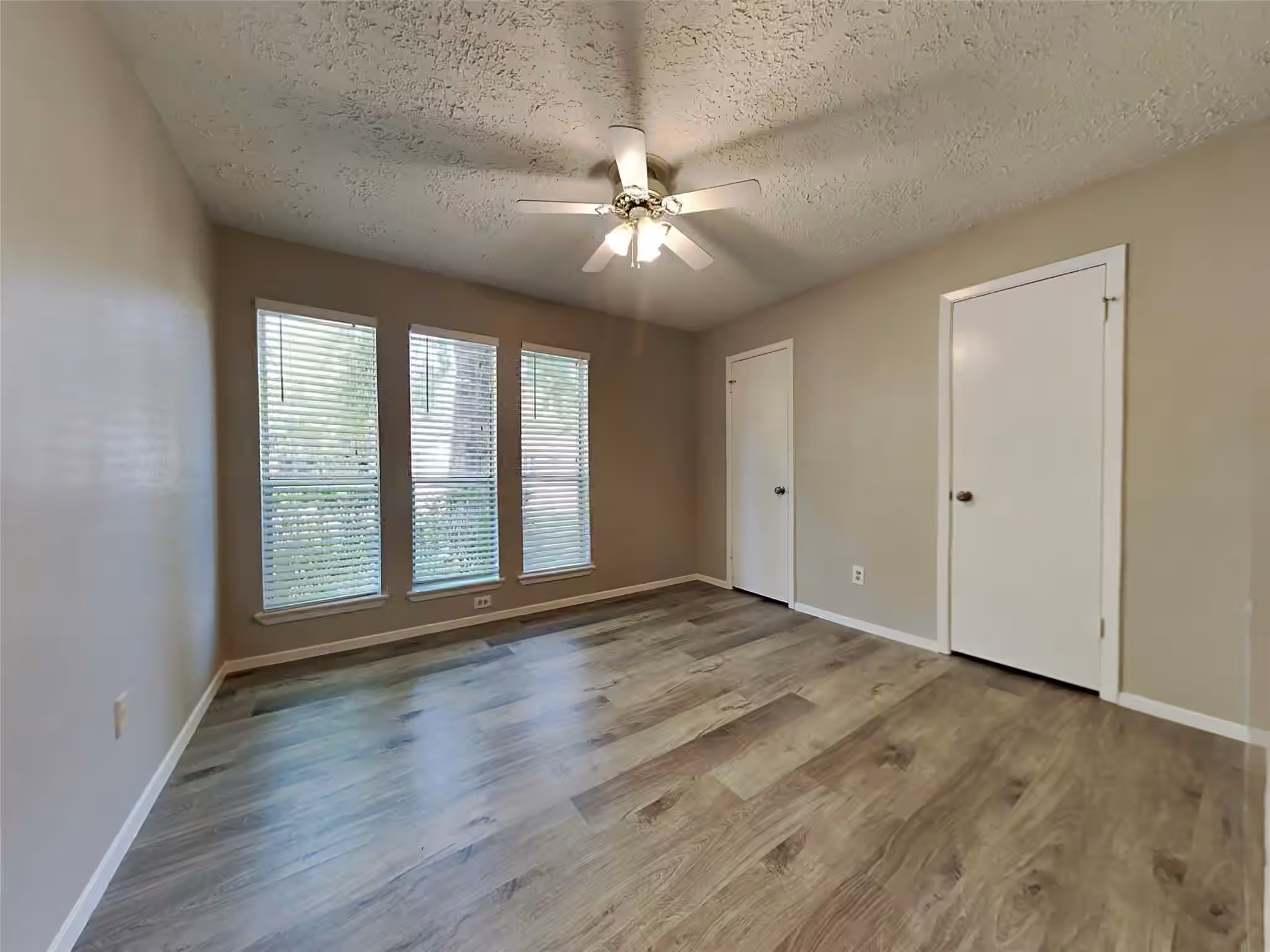 Photo 3 of 5710 Flax Bourton Street, Humble, TX