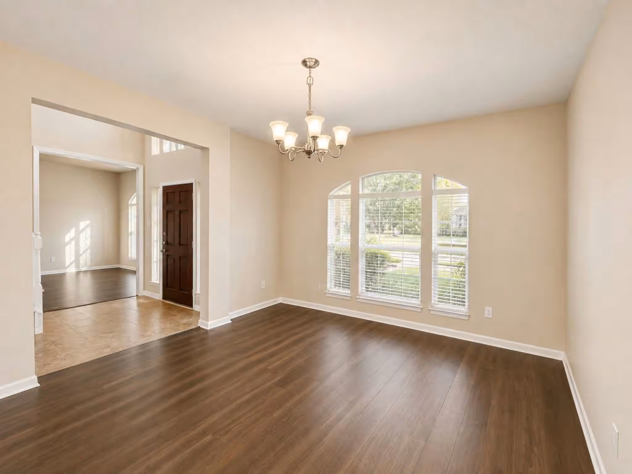Photo 5 of 501 Falcon Lake Drive, Friendswood, TX
