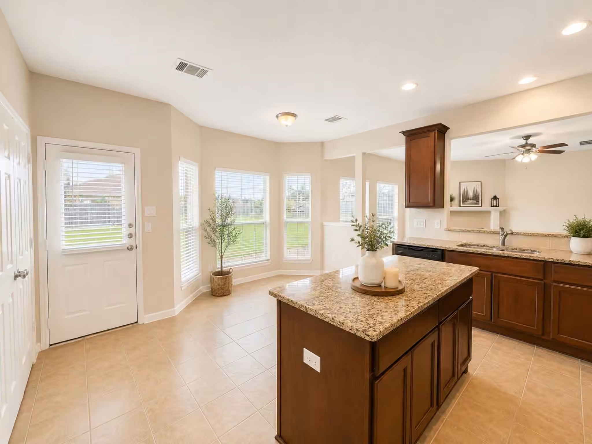 Photo 7 of 501 Falcon Lake Drive, Friendswood, TX