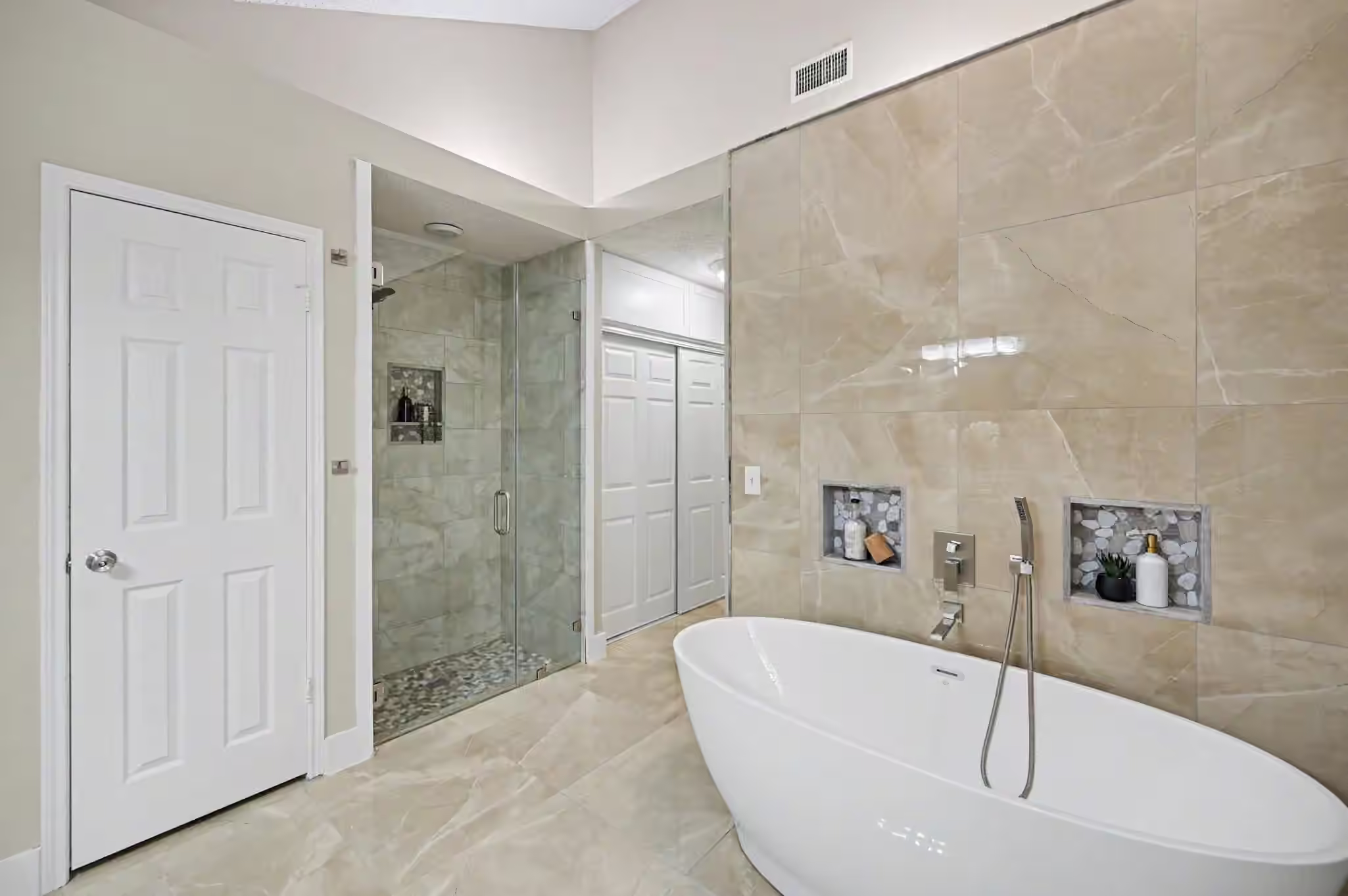 Photo 4 of 98 Breezy Point Place, The Woodlands, TX