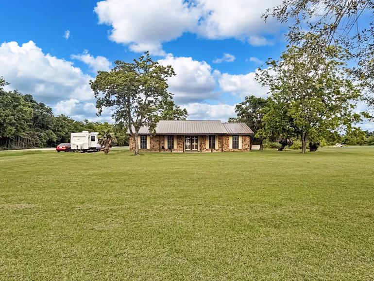 Photo of 1576 County Road 614, Dayton, TX 77535
