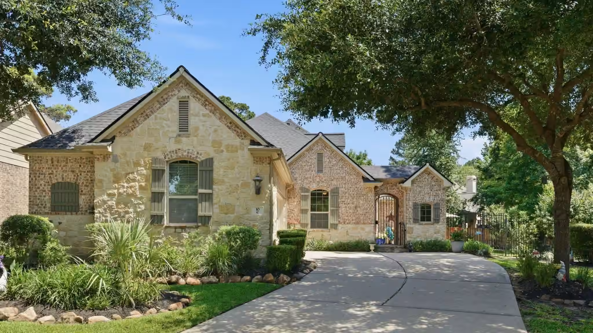 Photo of 10 Little Falls Place, Tomball, TX 77375