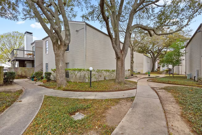 Photo 3 of 9707 Richmond Avenue 53, Houston, TX