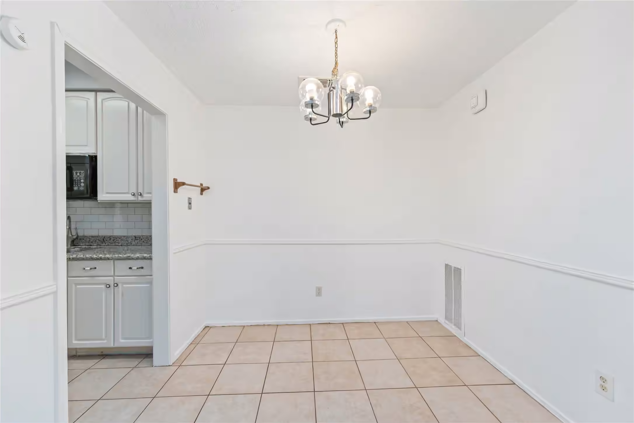 Photo 4 of 9707 Richmond Avenue 49, Houston, TX