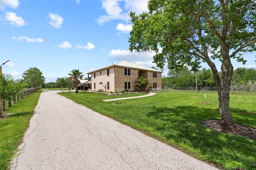 Photo 2 of 523 Moore Bar Road, Rosenberg, TX