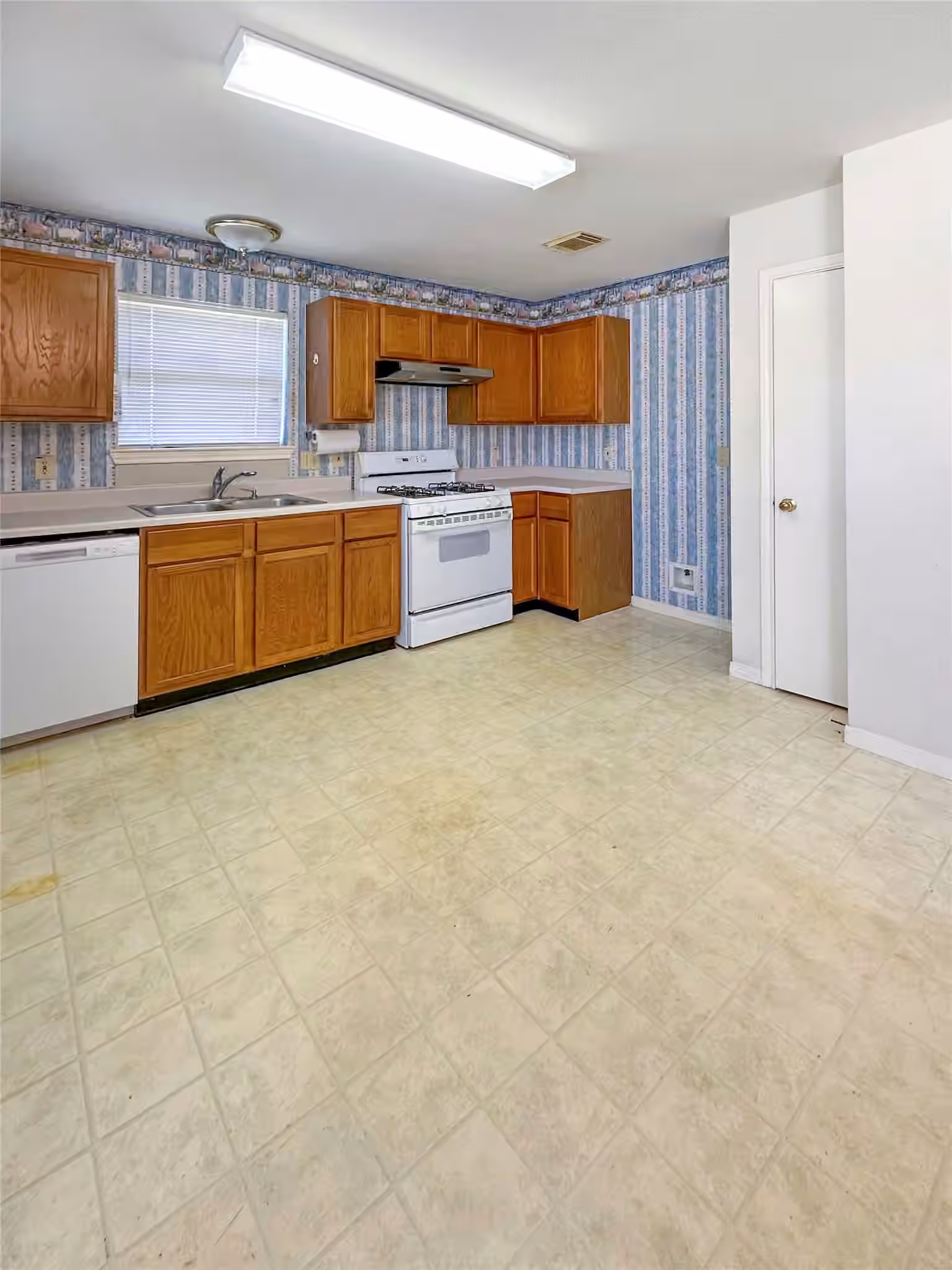 Photo 5 of 2908 Ashley Street, La Marque, TX