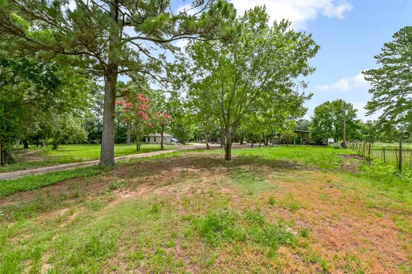 Photo 4 of 19757 Dorris Drive, Magnolia, TX