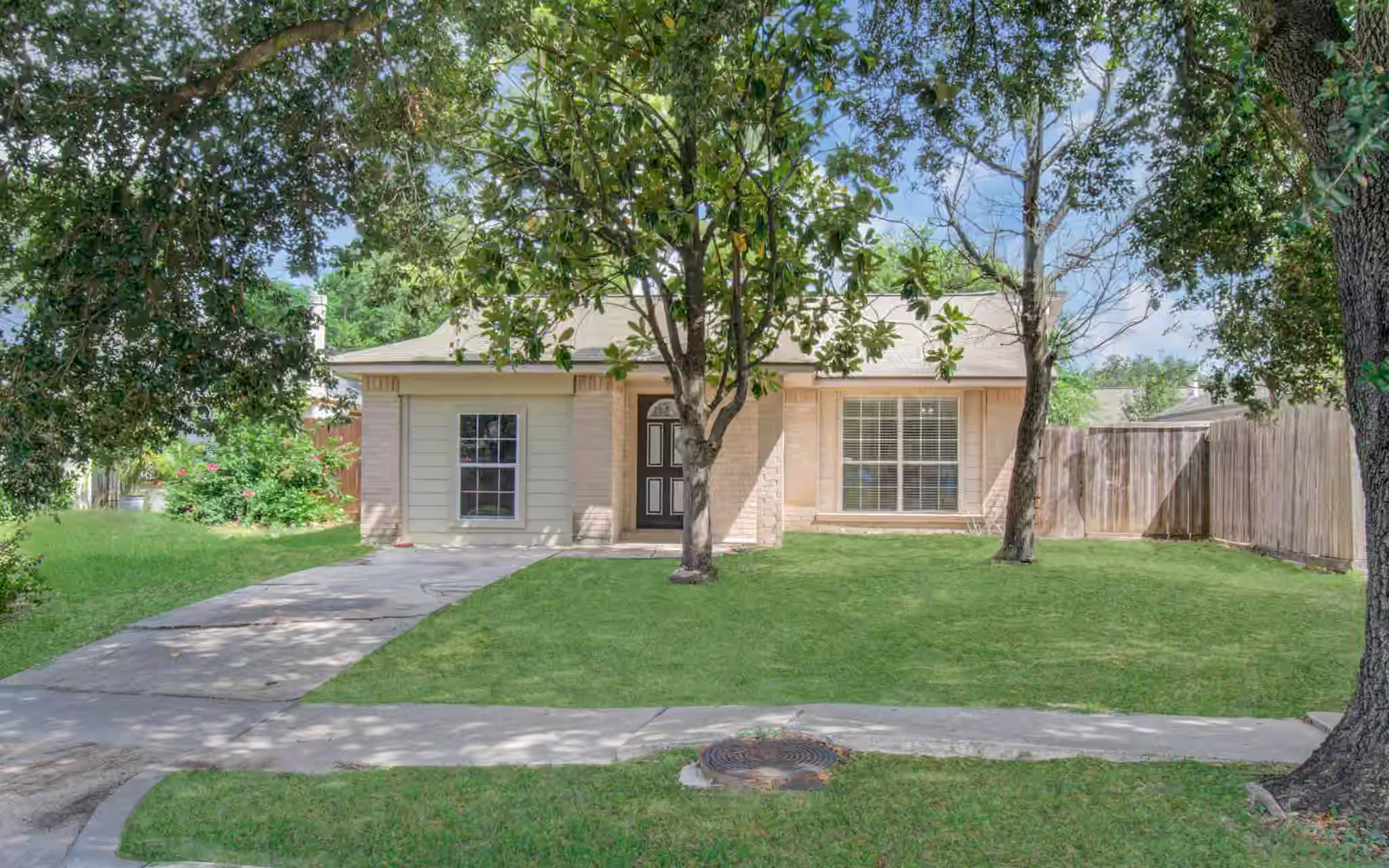 Photo 3 of 3626 Suttonford Drive, Houston, TX