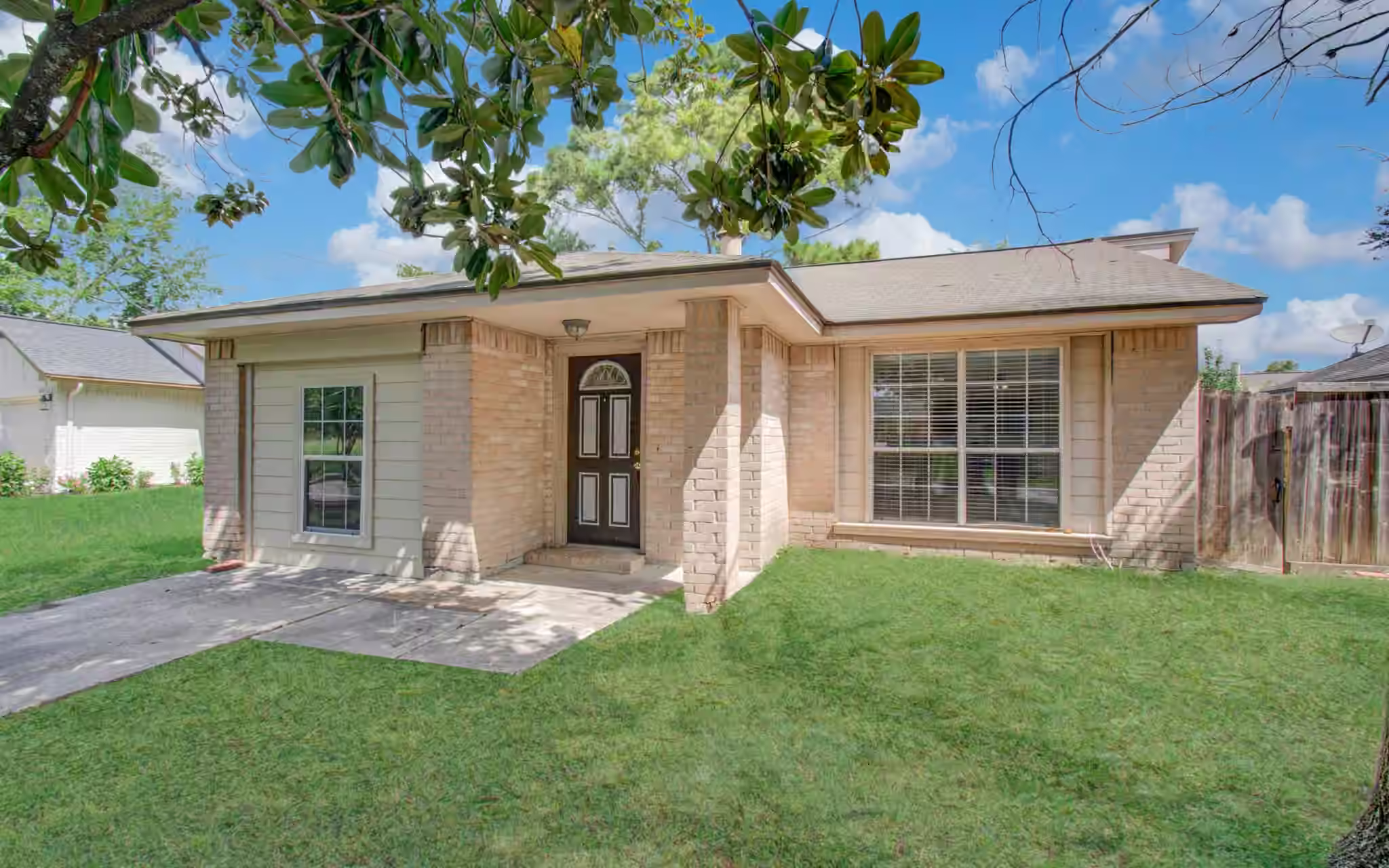 Photo 4 of 3626 Suttonford Drive, Houston, TX