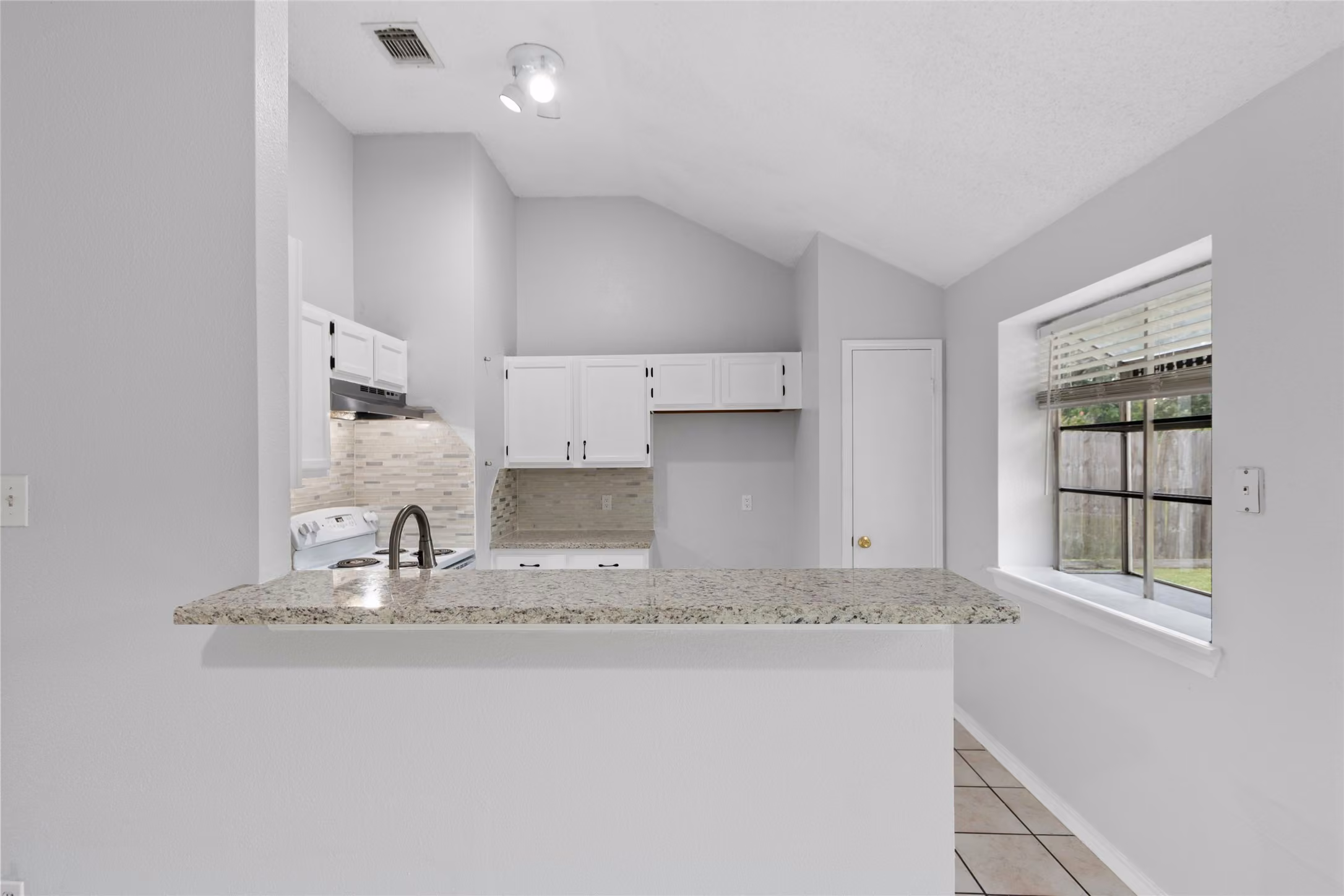 Photo 6 of 3105 Wood Fox Drive, Alvin, TX