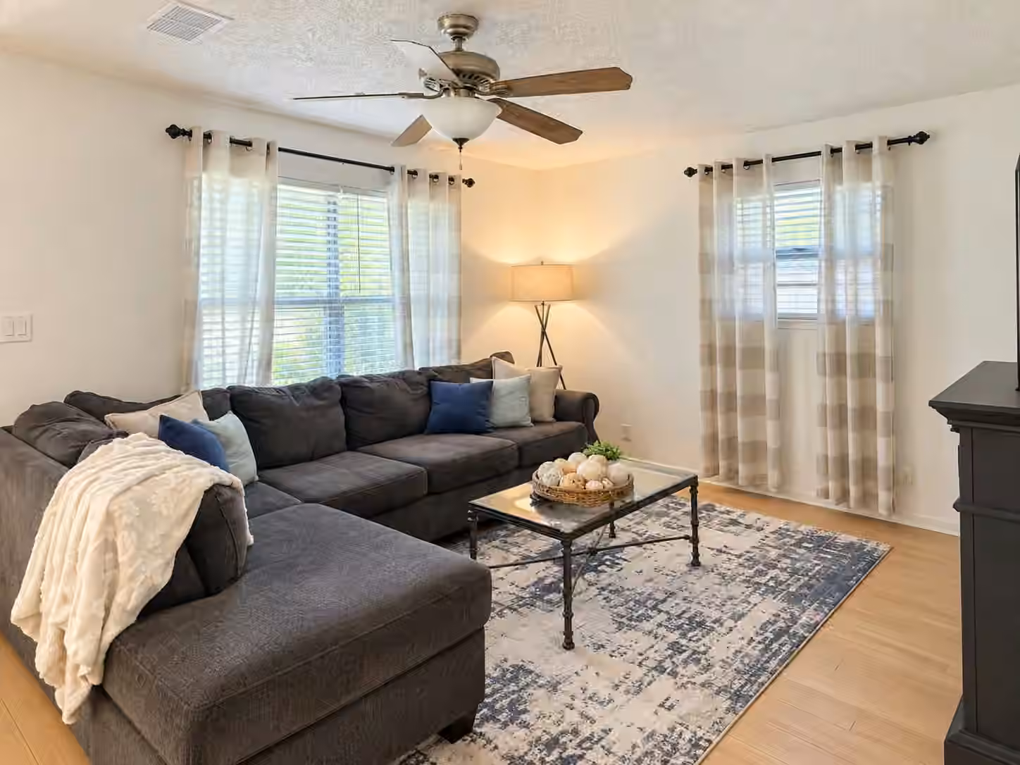 Photo 3 of 118 W Mahan Street, Richwood, TX
