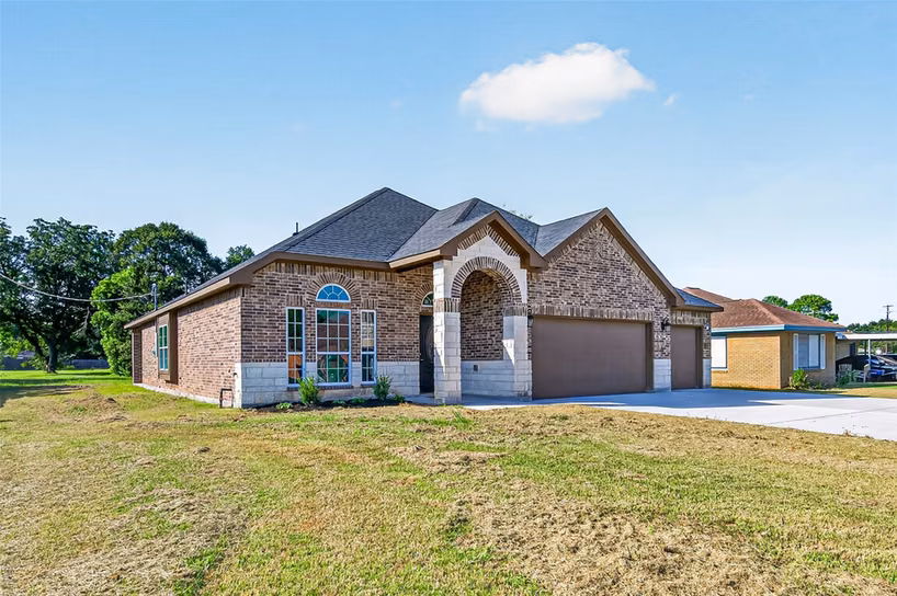 Photo 3 of 710 Hackberry Street, La Marque, TX