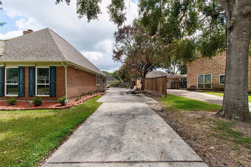 Photo 3 of 11727 Mighty Redwood Drive, Pasadena, TX