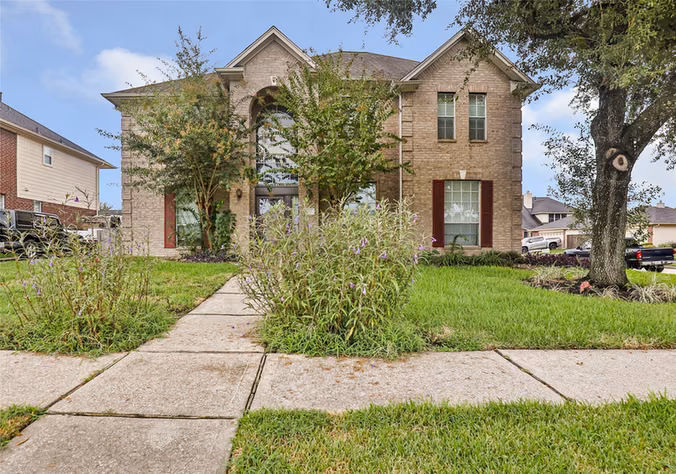 Photo 3 of 1831 Country Club Cove Drive, Baytown, TX
