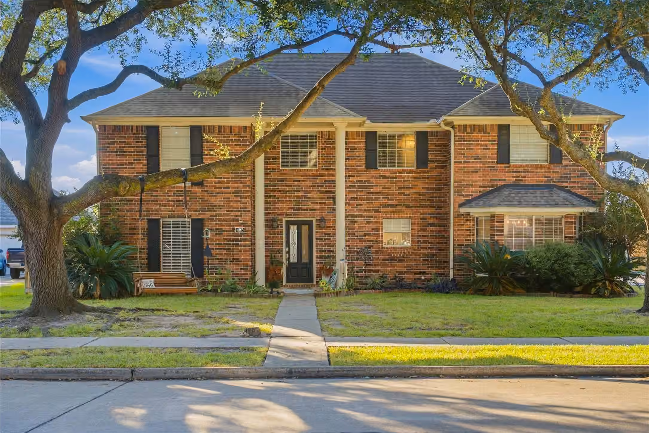 Photo of 405 Regency Court, Friendswood, TX 77546