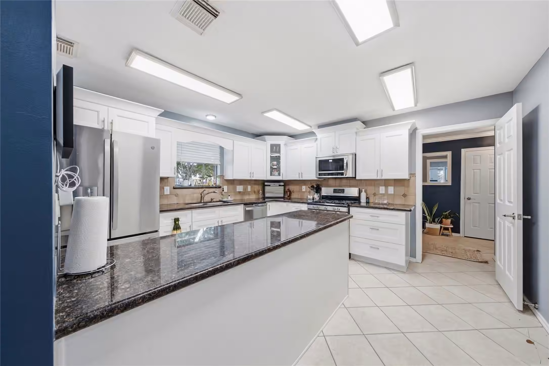 Photo 5 of 405 Regency Court, Friendswood, TX