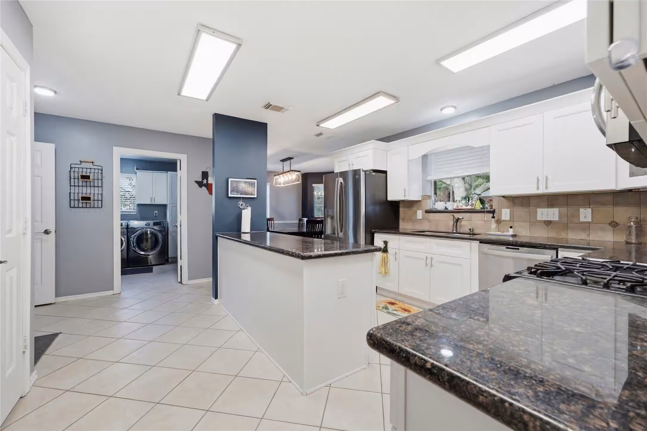 Photo 7 of 405 Regency Court, Friendswood, TX