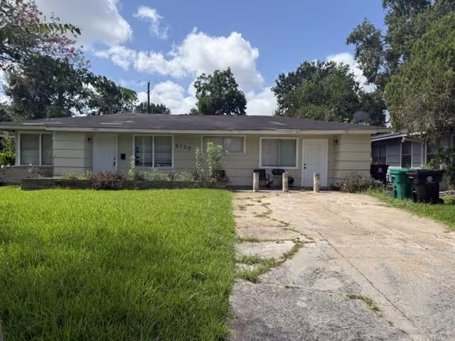Photo of 6122 Glenhurst Drive, Houston, TX 77033