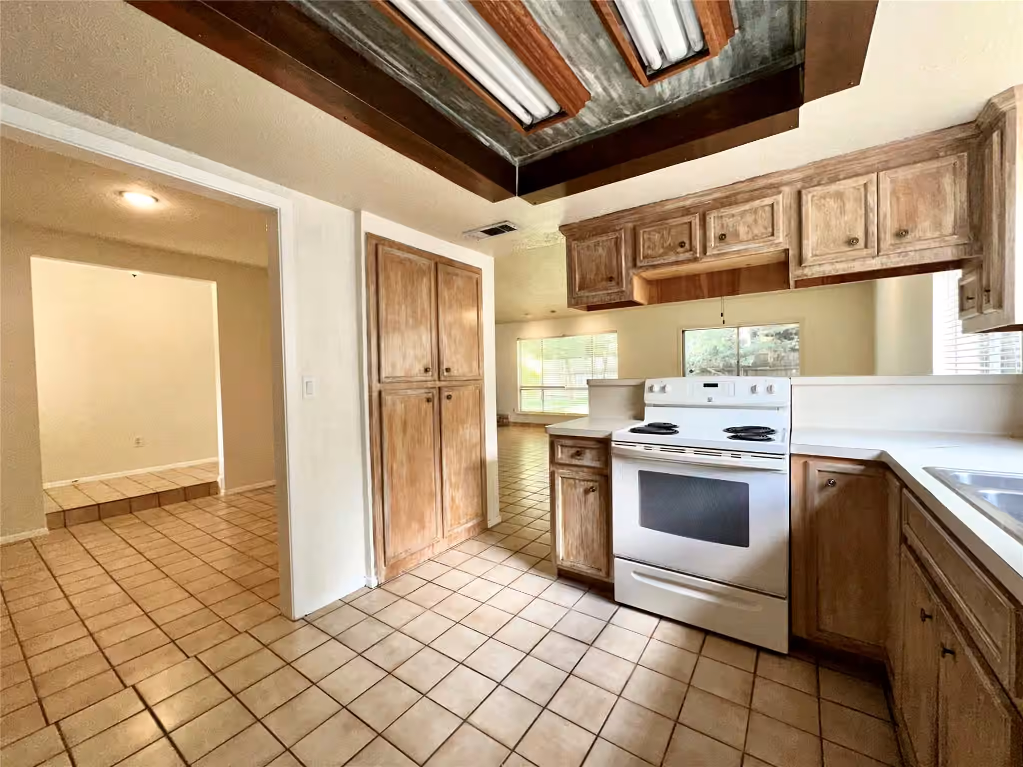 Photo 4 of 8511 Little River Road, Houston, TX