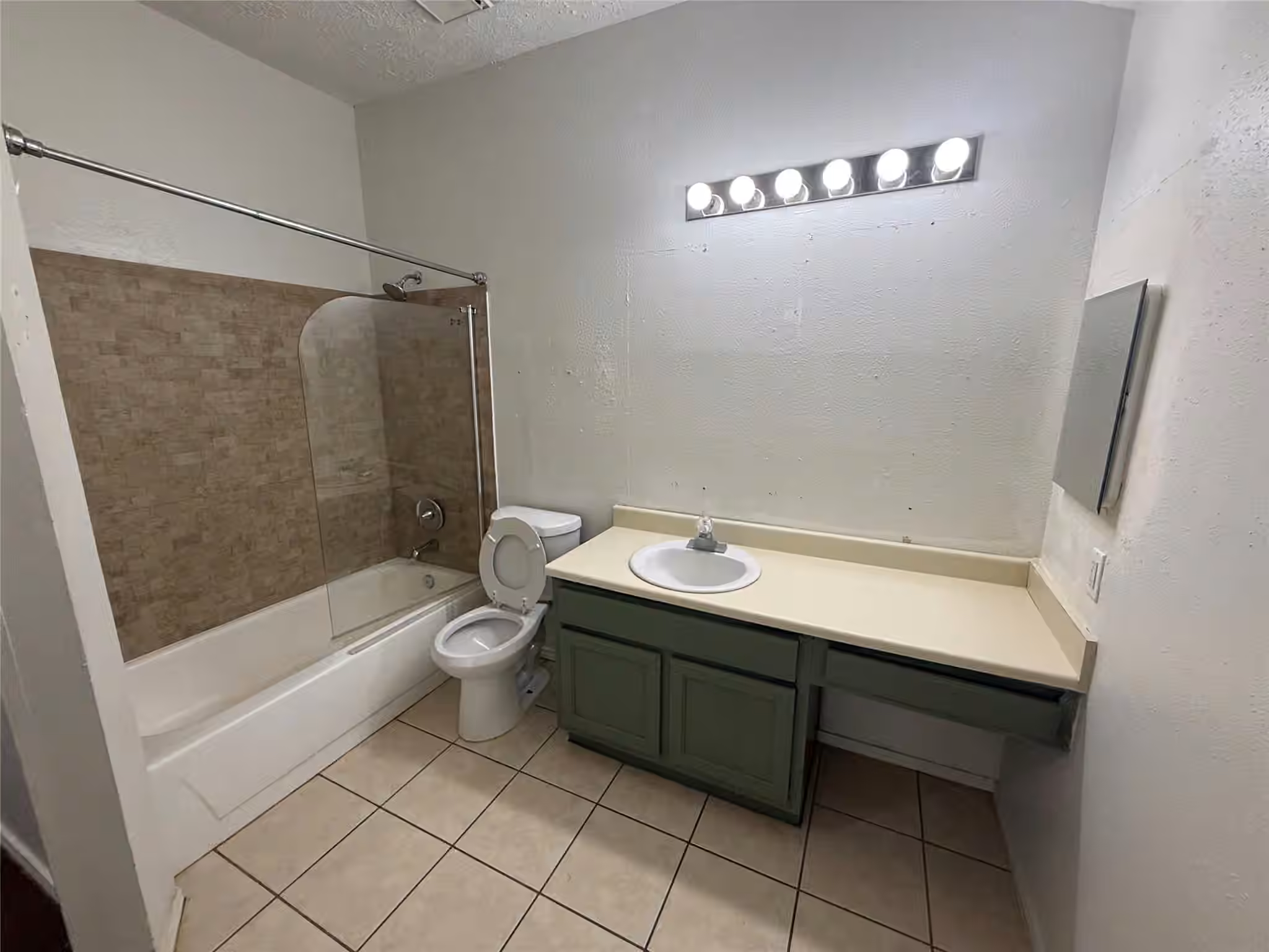Photo 7 of 1610 Brickarbor Drive, Katy, TX