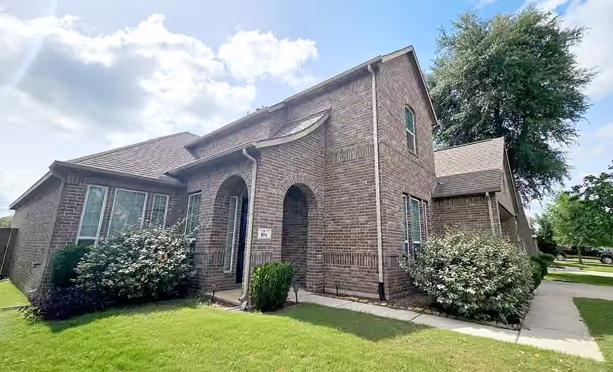 Photo 2 of 104 Forest Bend Court, Clute, TX