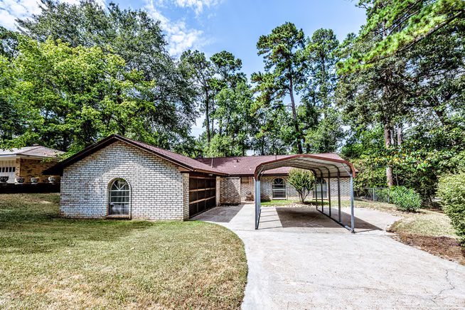Photo of 323 Park Hill Street, Huntsville, TX 77340