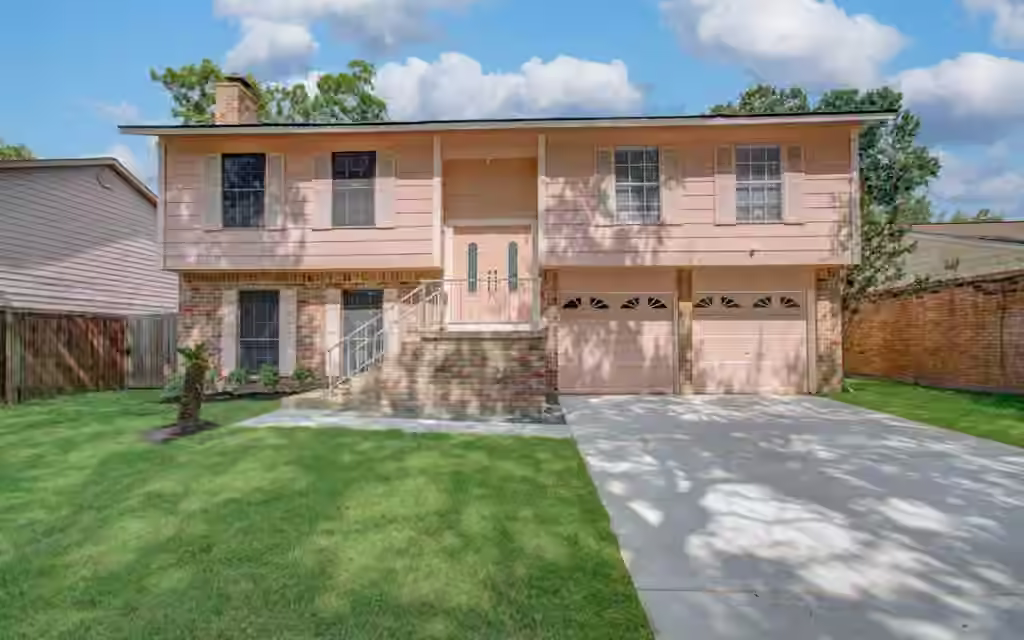 Photo 5 of 16527 Quail Dale Drive, Houston, TX