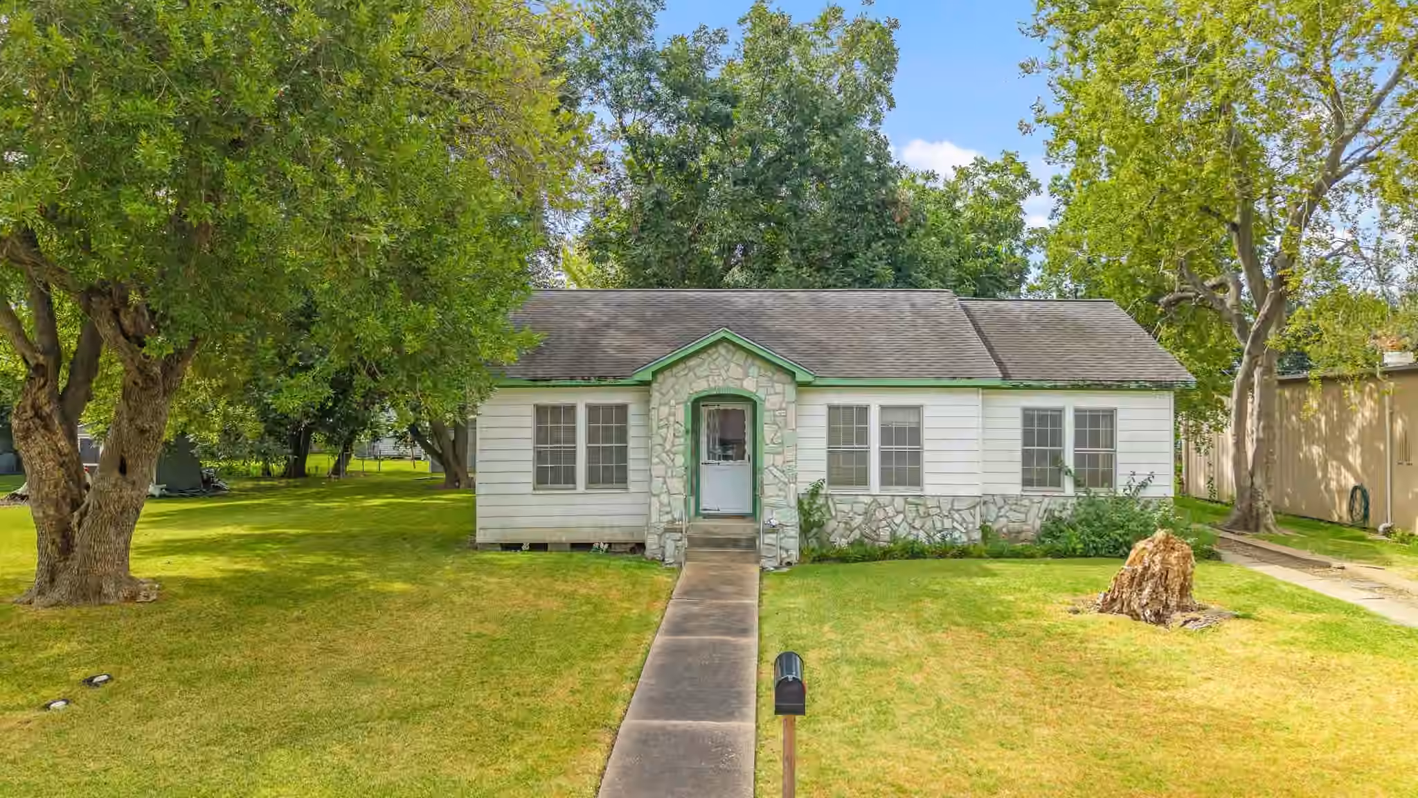Photo 2 of 209 Schilling Street, Baytown, TX